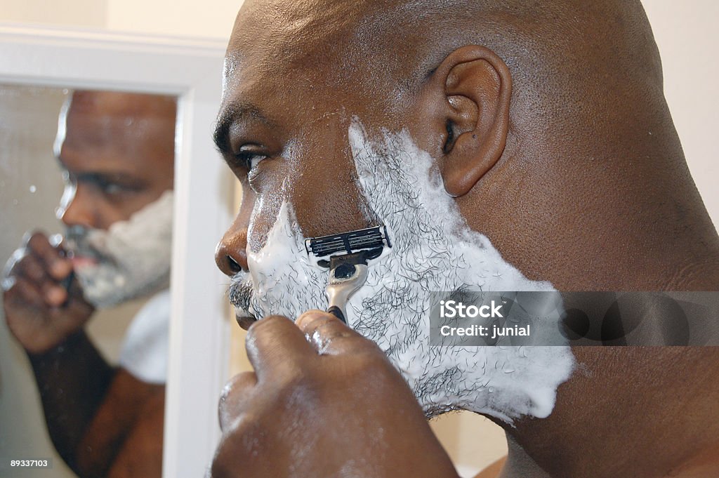 African American Mann rasieren. - Lizenzfrei Rasieren Stock-Foto