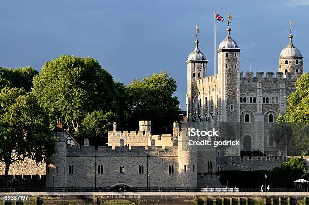 Torre De Londres Em Sundown - Fotografias de stock e mais imagens de Torre de Londres - Torre de Londres, Anoitecer, Ao Ar Livre