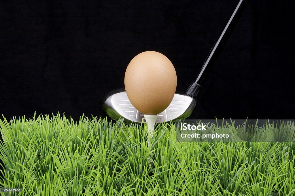 Uovo di Pasqua sulla maglietta - Foto stock royalty-free di Golf