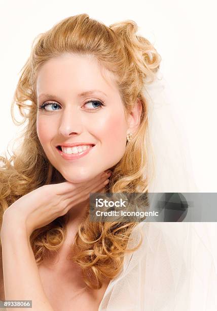 Bellissima Sposa - Fotografie stock e altre immagini di Adulto - Adulto, Allegro, Beautiful Woman