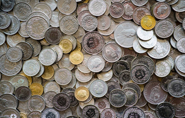 schweizer franken münzen - swiss francs stock-fotos und bilder