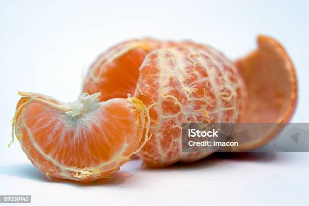 Clementinesлегко Кожура — стоковые фотографии и другие картинки Апельсин - Апельсин, Без людей, Белый фон