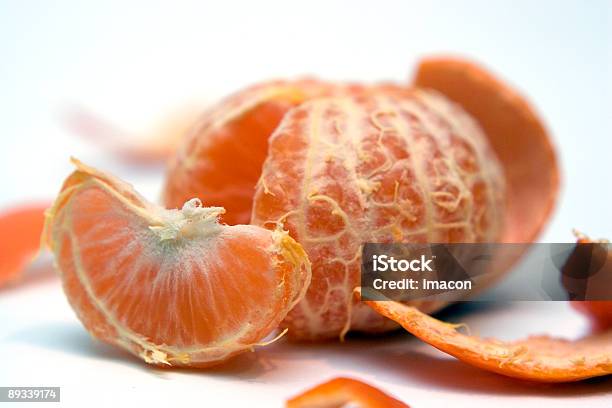 Clementineszum Peeling Stockfoto und mehr Bilder von Abnehmen - Abnehmen, Erfrischung, Farbbild