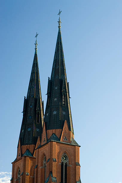 église towers - uppsala cathedral photos et images de collection