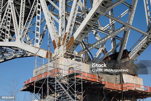 Erdbebenbrücke Um Eine Nachrüstung Älterer Fahrzeuge Zu Ermöglichen Stockfoto und mehr Bilder von Erdbeben