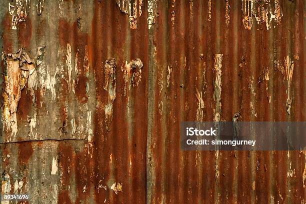Fondo De Pared Grunge Metal Oxidado Foto de stock y más banco de imágenes de Aire libre - Aire libre, Arquitectura, Arquitectura exterior