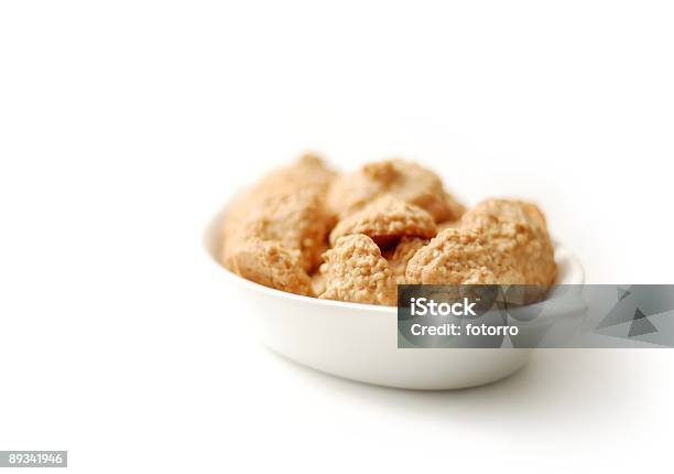 Photo libre de droit de Sésame Cookies Sur Une Assiette banque d'images et plus d'images libres de droit de Aliment - Aliment, Alimentation lourde, Aliments et boissons