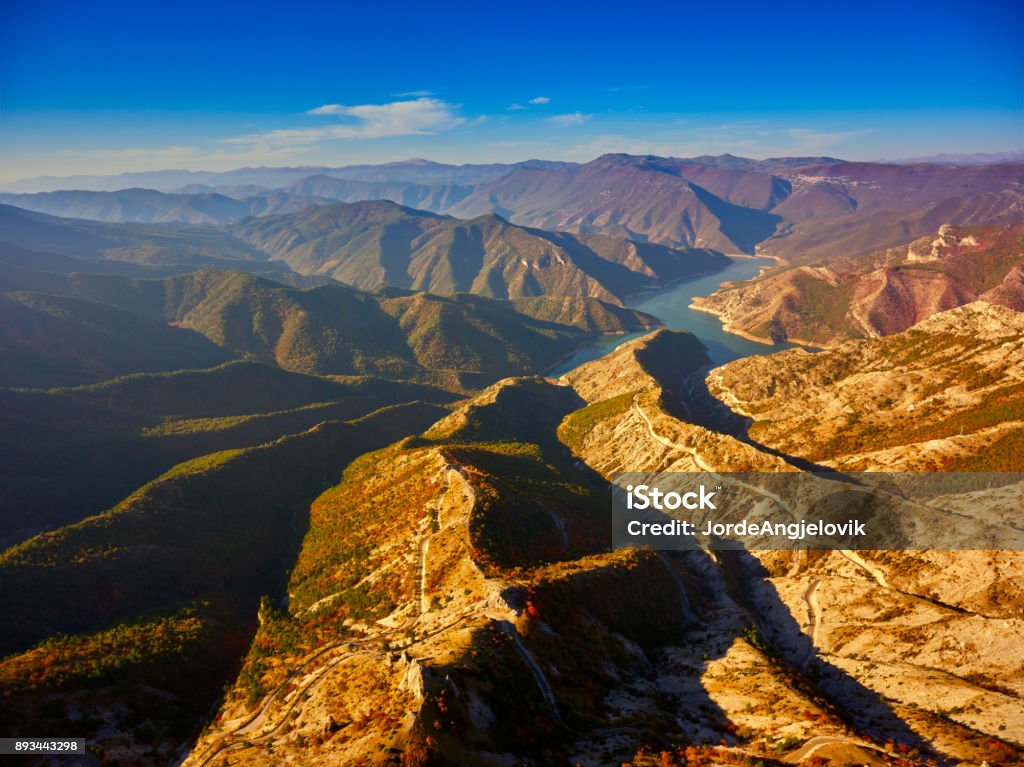 Beeindruckende Luftaufnahme des Kozjak See-Mazedonien. - Lizenzfrei 4K-Auflösung Stock-Foto