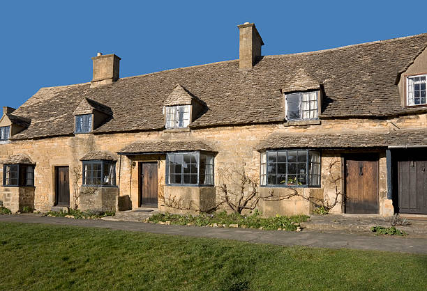 istock cottages broadway village cotswolds england 89345558