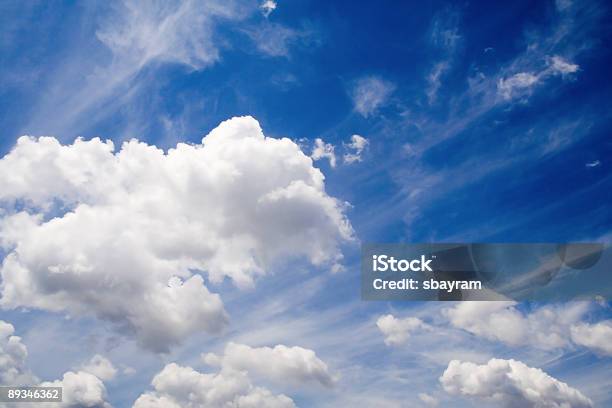 Céu E Nuvens - Fotografias de stock e mais imagens de Ao Ar Livre - Ao Ar Livre, Azul, Céu