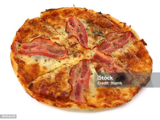 Pizza Sobre Blanco Foto de stock y más banco de imágenes de Calzone - Calzone, Al horno, Alimento