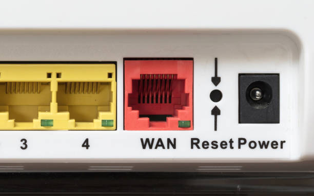 istock Simple home device for connecting the optic fiber 893467544