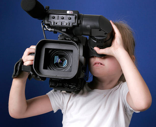 istock little girl and big camera 89347571