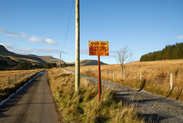 brak dostępu do rowerów górskich na górę pen y fan w parku narodowym brecon beacons. - mountain range landscape scenics autumn zdjęcia i obrazy z banku zdjęć