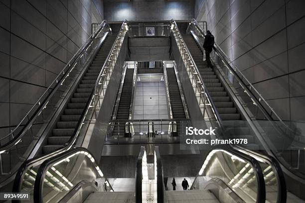 Эскалатор — стоковые фотографии и другие картинки Без людей - Без людей, Без усилий, Горизонтальный