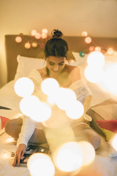 istock Woman and magazines 893517096