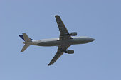airliner-in-blauen-himmel.jpg?b=1&s=170x170&k=20&c=D1ZPfjA37OnmvPzB5L23e5iB_fybQqK-bmS8W64LnUg=