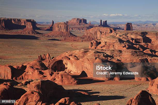 Monument Valley - zdjęcia stockowe i więcej obrazów Bez ludzi - Bez ludzi, Cud natury, Czerwony