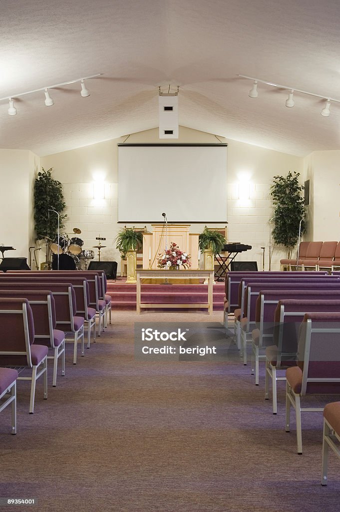Iglesia Interior-Vertical - Foto de stock de Iglesia libre de derechos