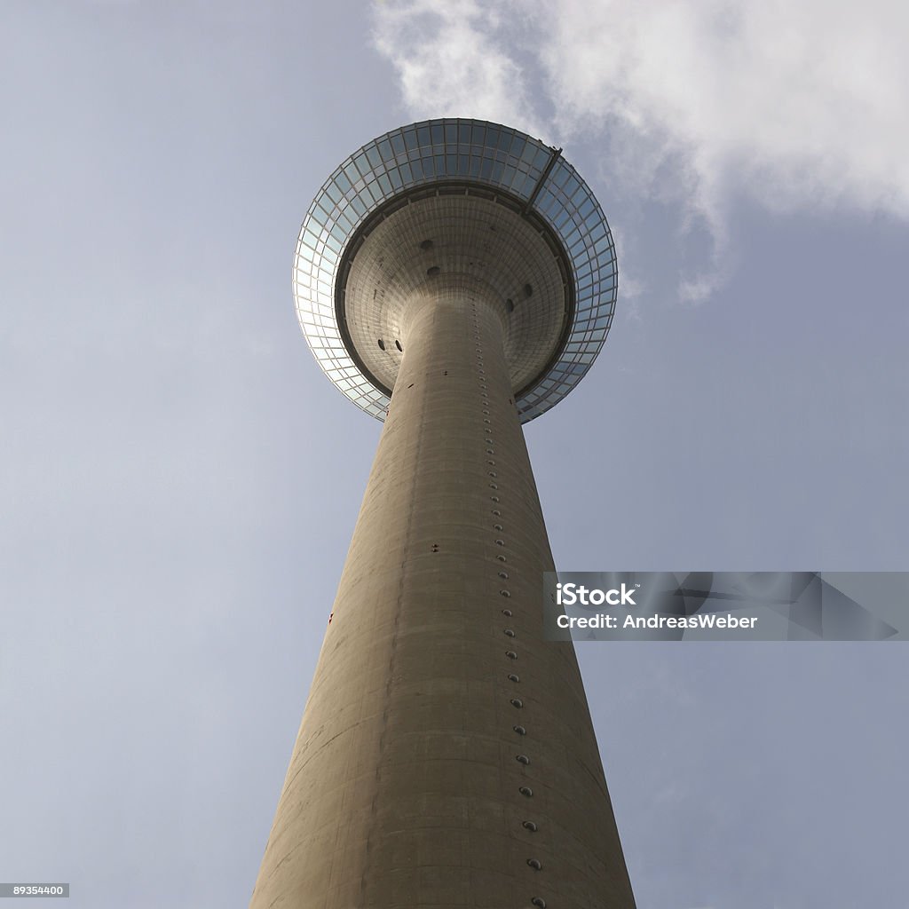 Düsseldorfer Fernsehturm Rheinturm - Foto de stock de Alemanha royalty-free