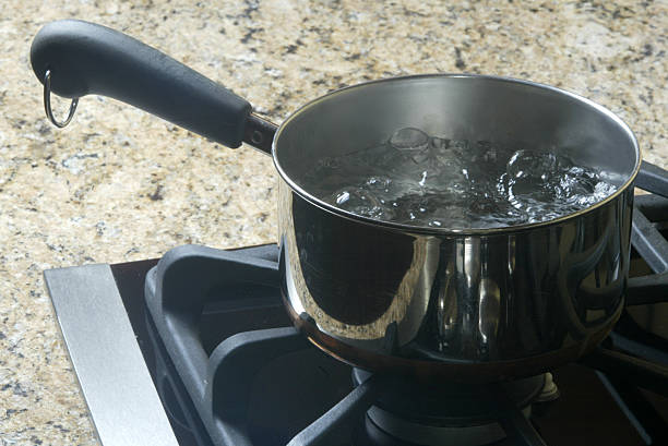 istock pot of boiling water 89354499