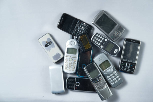istock few a pile of old broken mobile phone lying 893546976