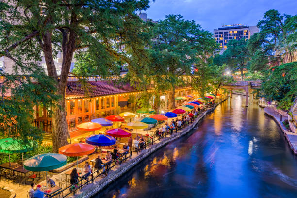 San Antonio, Texas, USA San Antonio, Texas, USA cityscape at the River Walk. south photos stock pictures, royalty-free photos & images
