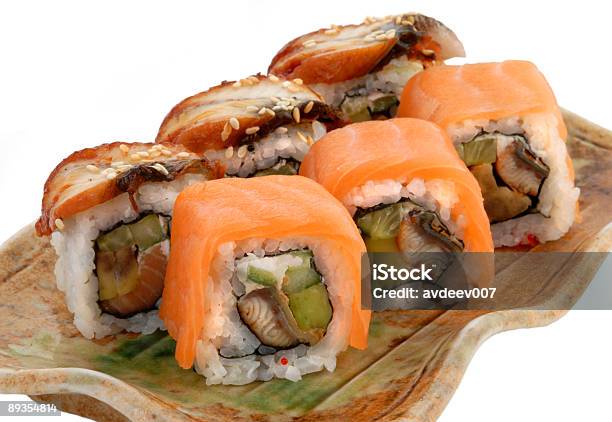 Rollos De Sushi Y Foto de stock y más banco de imágenes de Aislado - Aislado, Alimento, Arroz - Comida básica