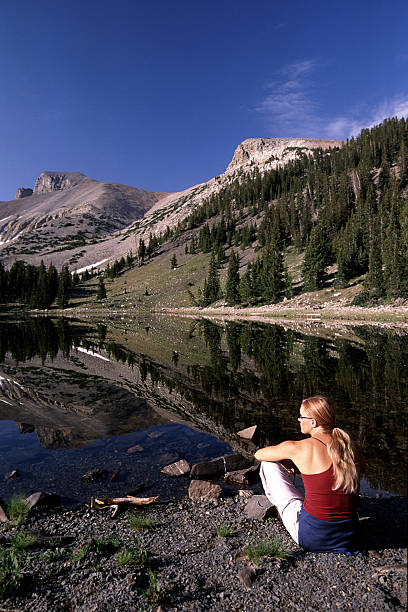 istock Young Woman looking at Vista 89354843