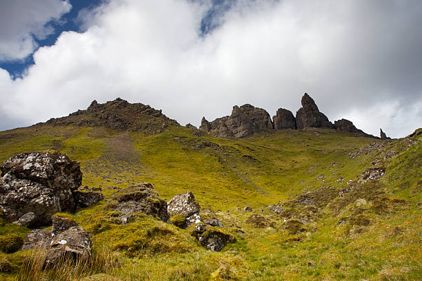 the old man of storr - italian lake district photos et images de collection