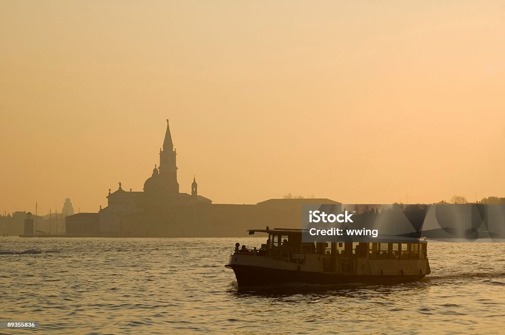 Traghetto di Venezia all'alba - Foto stock royalty-free di Aurora