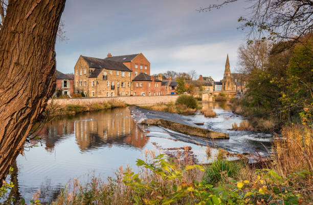 River Wansbeck Weir in Morpeth The River Wansbeck passes through the centre of the market town of Morpeth northumberland stock pictures, royalty-free photos & images