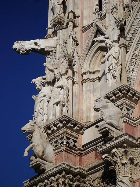 istock Statues in Siena - Italy 89357595
