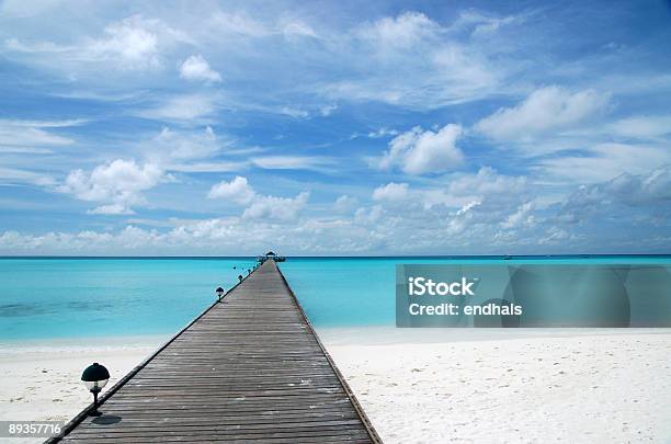 Praia Com Cais - Fotografias de stock e mais imagens de Ao Ar Livre - Ao Ar Livre, Atividade Recreativa, Azul