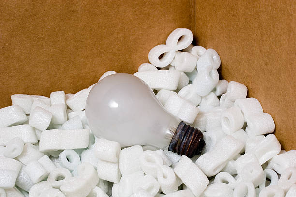 luz-lâmpada embalados em segurança na de isopor - hardy bulbs - fotografias e filmes do acervo