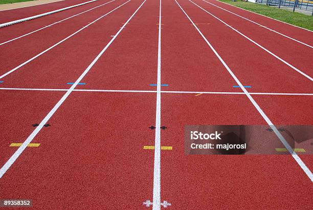 Pista De Corrida De Linhas - Fotografias de stock e mais imagens de Atletismo - Atletismo, Corrida de Fundo, Corrida de Velocidade
