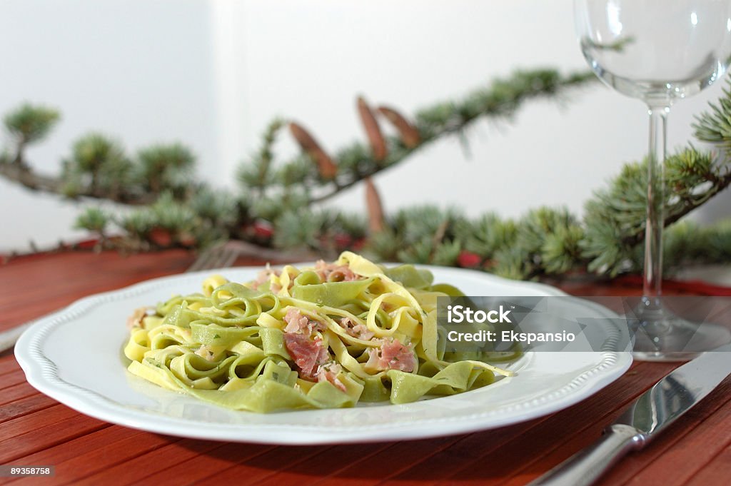 Tagliatelle Paglia e Fieno al Prosciutto Cotto - Foto de stock de Jamón libre de derechos