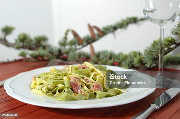 Tagliatelle Paglia E Fieno Al Prosciutto Cotto - Fotografie stock e altre immagini di Prosciutto - Prosciutto, Tagliatelle, Fieno