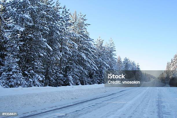 Zimą Road - zdjęcia stockowe i więcej obrazów Bez ludzi - Bez ludzi, Biały, Chłodny