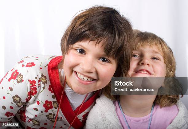 Happy Niñas Foto de stock y más banco de imágenes de 2-3 años - 2-3 años, 6-7 años, Alegre