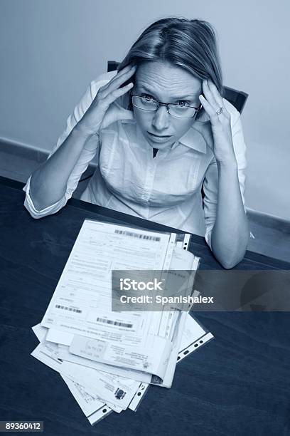 Overwork - Fotografias de stock e mais imagens de Adulto - Adulto, Aluno da Universidade, Azul