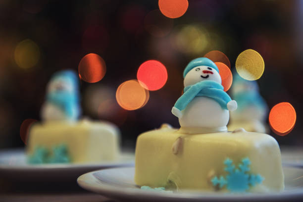 istock Christmas dessert with snowman 893605514
