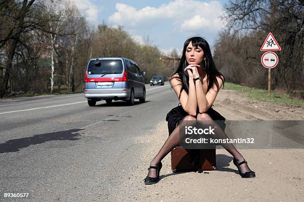 Girl In The Road Sit Atop Vintage Suitcase-foton och fler bilder på Sensualitet - Sensualitet, Tonårsflickor, Svart färg