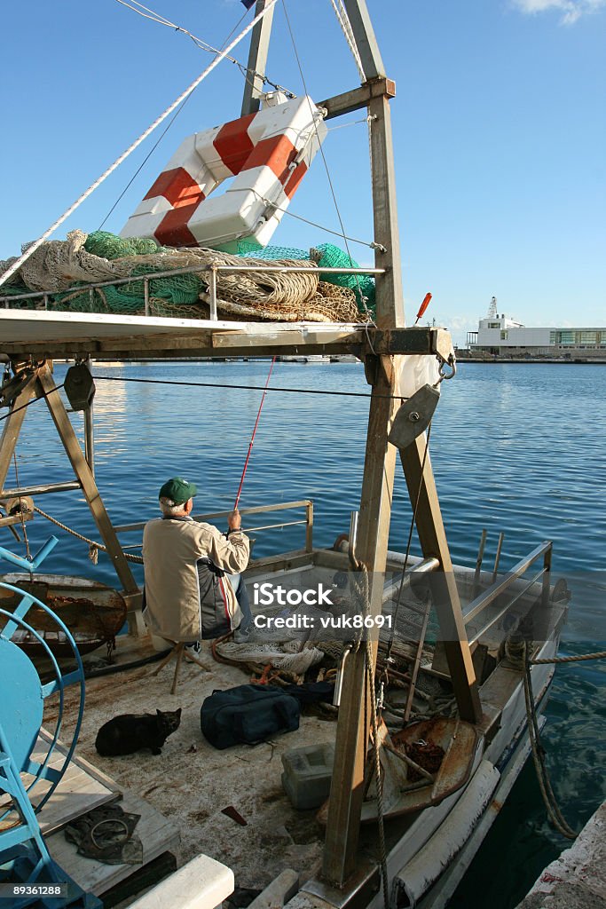 Fischer und seine Katze (Rijeka – Kroatien - Lizenzfrei Alt Stock-Foto