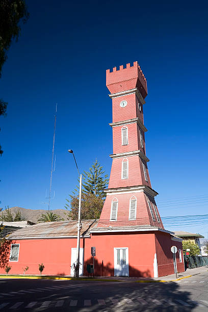 red tower in vikunja, chile - coquimbo region stock-fotos und bilder