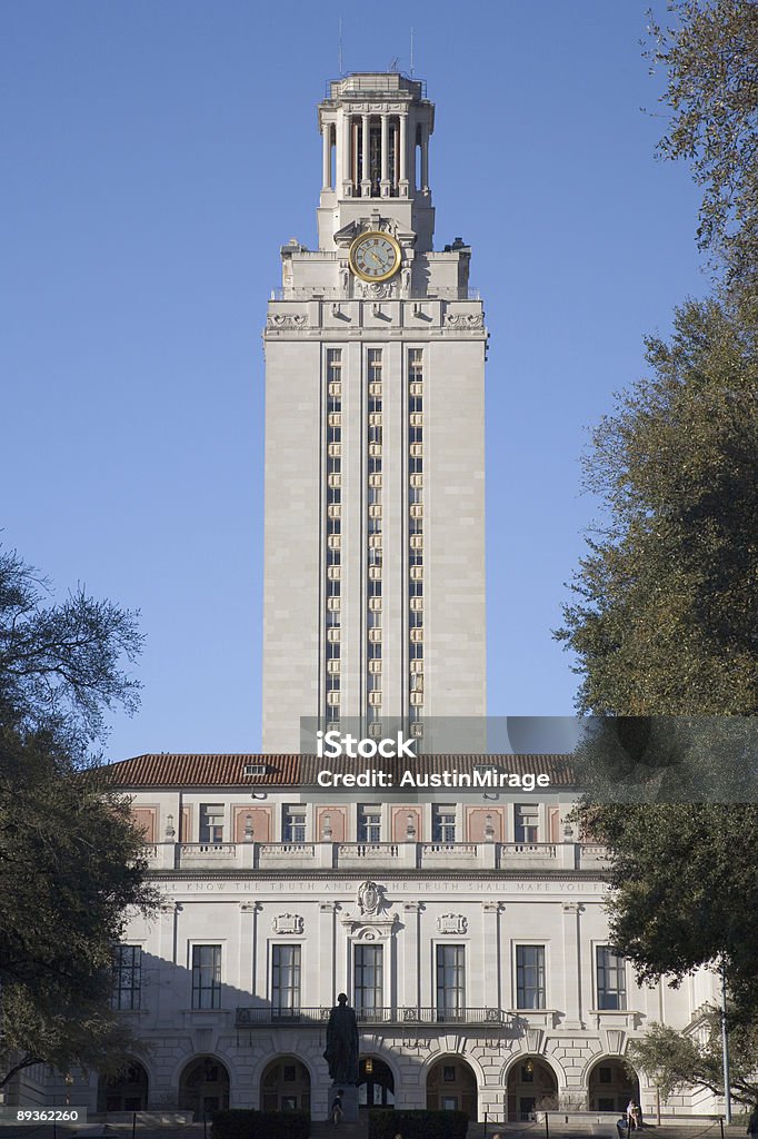 Die University of Texas Tower-entfernt Porträt - Lizenzfrei University Of Texas in Austin Stock-Foto