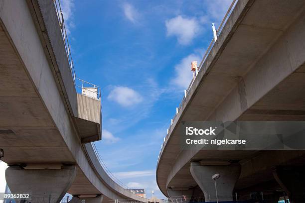Autobahn Brücke Von Unten Stockfoto und mehr Bilder von Aufnahme von unten - Aufnahme von unten, Beton, Biegung