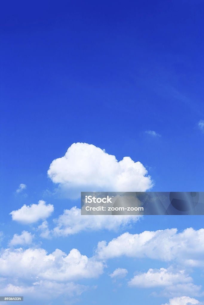 Cielo azul y nubes - Foto de stock de Aire libre libre de derechos
