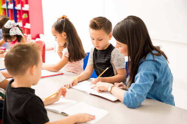 istock Teacher explaining assigment to pupil 893652548