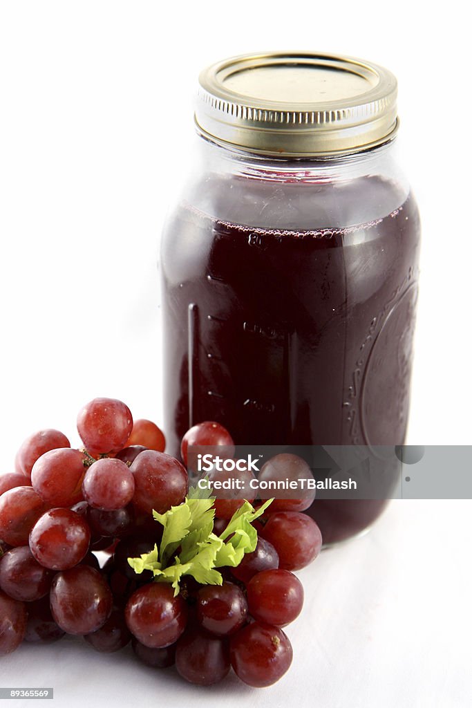 ブドウ、缶ブドウの絞り汁 23 ml - カラー画像のロイヤリティフリーストックフォト